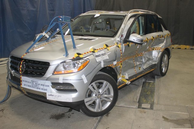 2013 Mercedes-Benz NHTSA 5-Star Crash Test (6).jpg